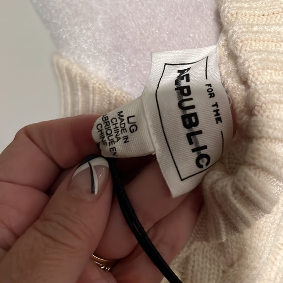 FOR THE REPUBLIC Cutout Cable Knit SweaterSize Large - Picture 4 of 4